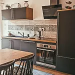 Paisible Avec Piscine, Terrasse Et Wifi En Pleine Foret Pour 4 Pers - Fr-1-589-662