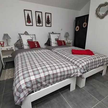 Paisible Avec Piscine, Terrasse Et Wifi En Pleine Foret Pour 4 Pers Country house