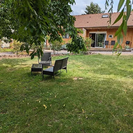 Country house Paisible Avec Piscine, Terrasse Et Wifi En Pleine Foret Pour 4 Pers *